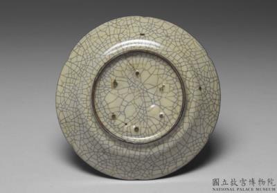 图片[2]-Dish with lobed rim in celadon glaze, Ge ware, Southern Song to Yuan dynasty (1127-1368)-China Archive